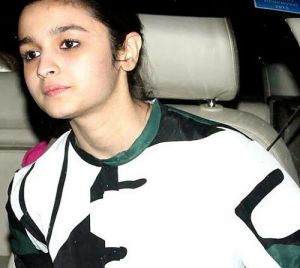 Alia Bhatt without makeup at a private screening of Highway_3_opt